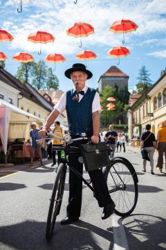 S soncem obsijan drugi festivalski dan 50. Dnevov narodnih noš in oblačilne dediščine v Kamniku (23)